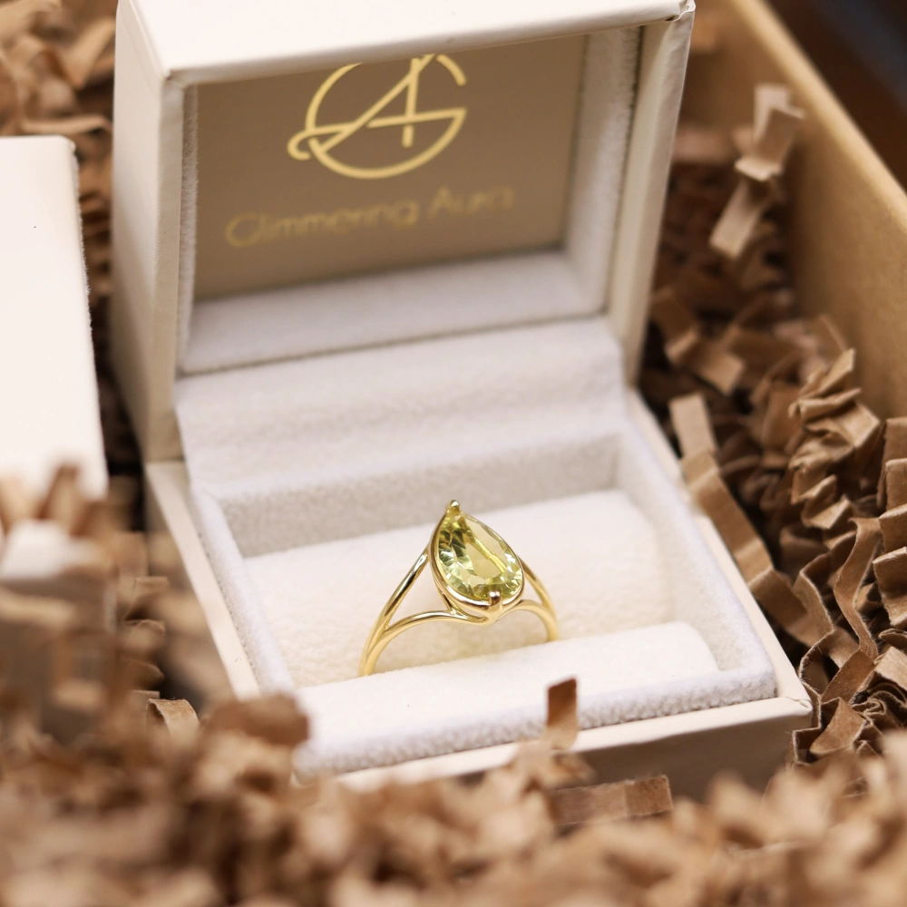 Golden Quartz Ring - Warm Light